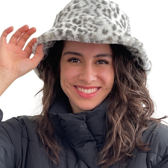 Sprigs PlushMello Faux Fur Bucket Hat Snow Leopard/Gray - Picture 2 of 6